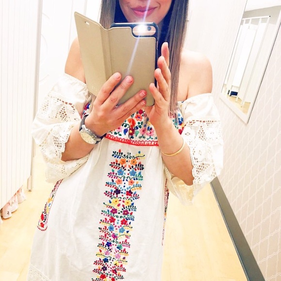 Meet Your Posher Aida Coronado - Picture 4 of 5